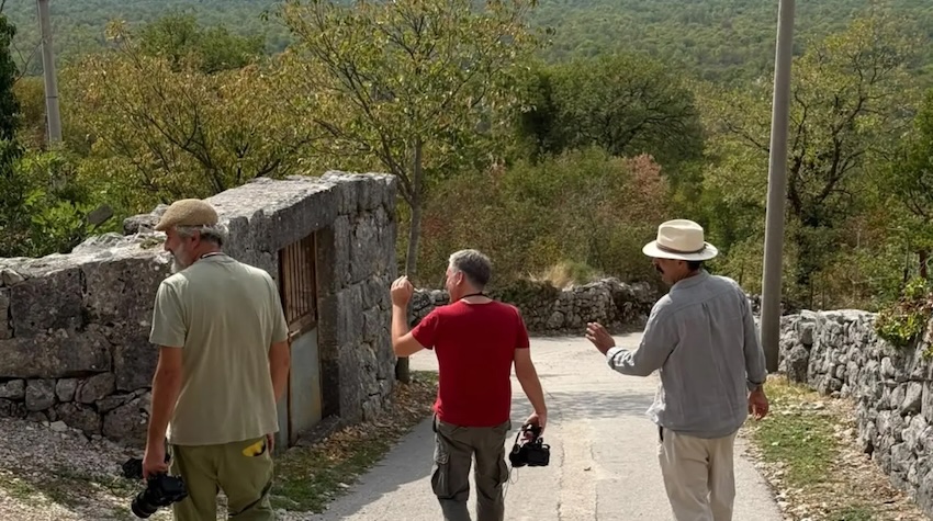 „DRŽAVNI POSAO“ STIGAO U TREBINJE: SNIMAJU NOVI PROJEKAT „KAMPEROM PO BALKANU“